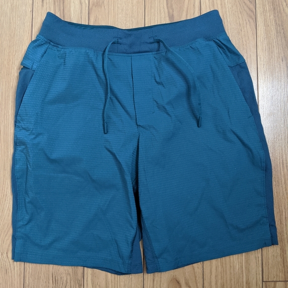 Lululemon blue men's shorts - Picture 1 of 8